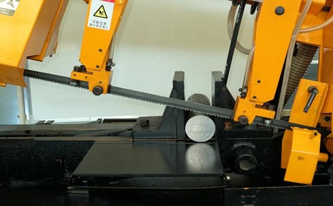 清新数控带锯床自动送料精度会出现偏差吗？