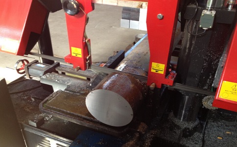 清新卧式带锯床加工时出现明显振荡如何排查？